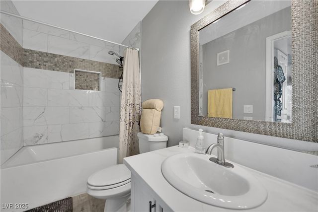 3425 East Russell Road 266, Las Vegas, NV 89120