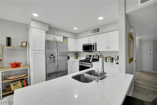 3425 East Russell Road 266, Las Vegas, NV 89120