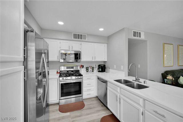 3425 East Russell Road 266, Las Vegas, NV 89120