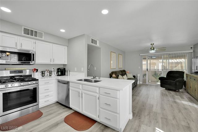 3425 East Russell Road 266, Las Vegas, NV 89120