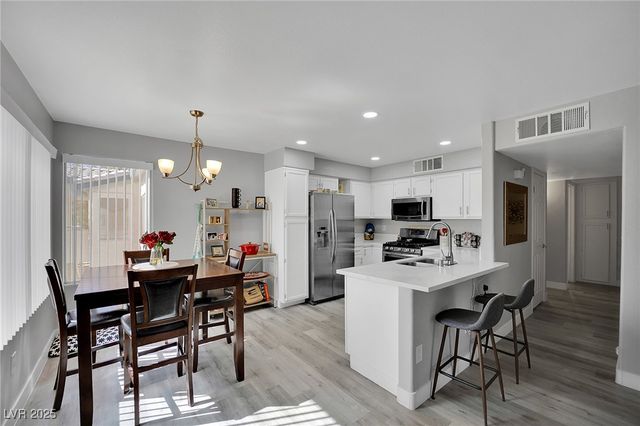 3425 East Russell Road 266, Las Vegas, NV 89120