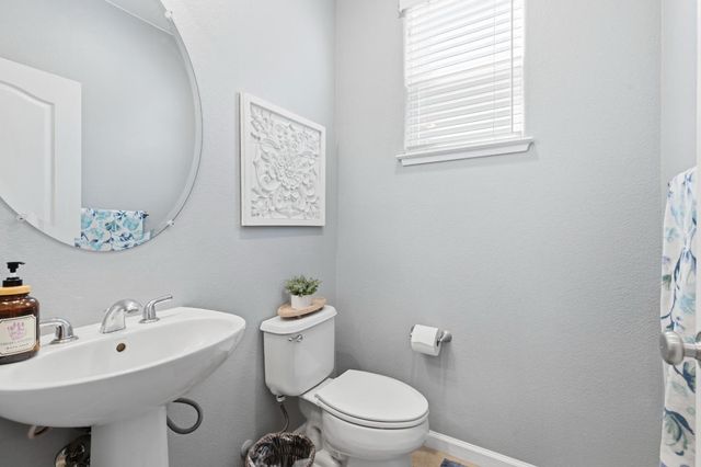 1504 Christiansen Dr, Modesto, CA 95355