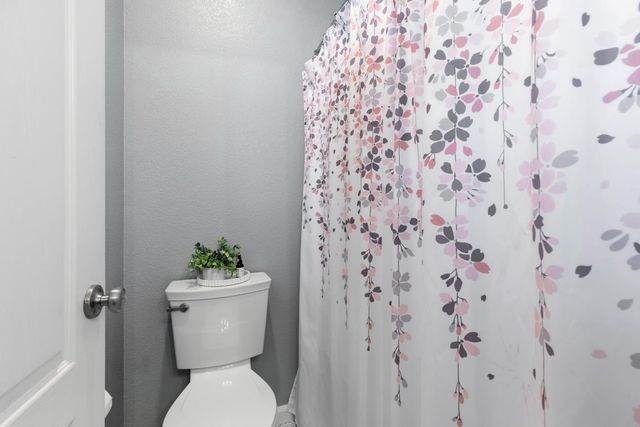 1504 Christiansen Dr, Modesto, CA 95355