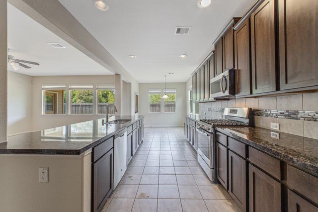 431 American Black Bear Drive, Crosby, TX 77532