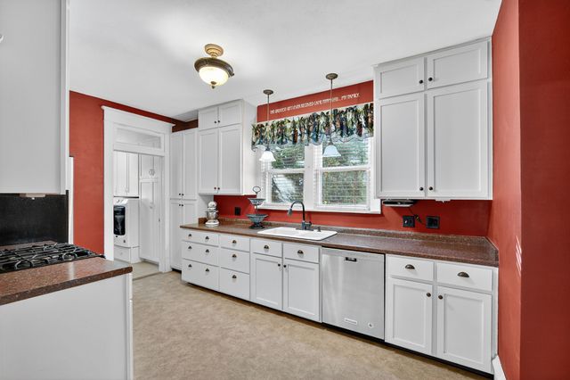 1007 N Howard Street, Indianola, IA 50125