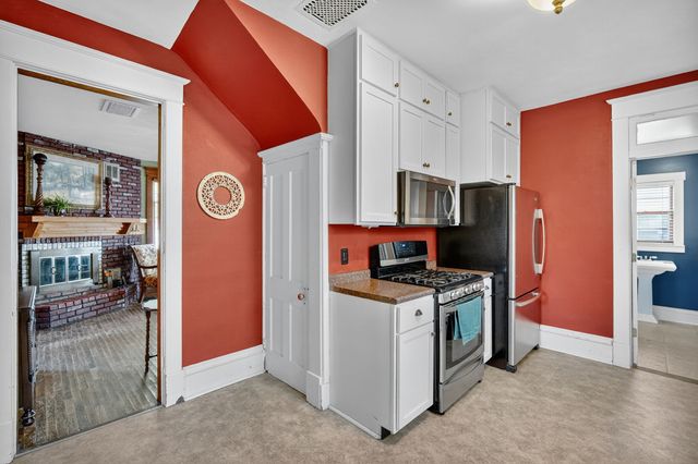 1007 N Howard Street, Indianola, IA 50125