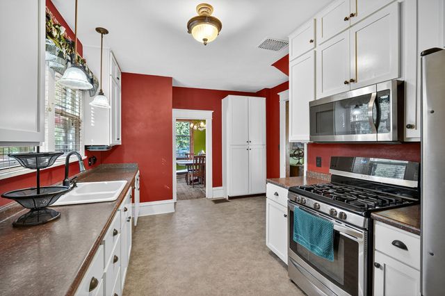 1007 N Howard Street, Indianola, IA 50125