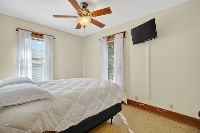 1007 N Howard Street, Indianola, IA 50125