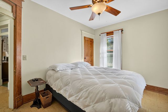 1007 N Howard Street, Indianola, IA 50125