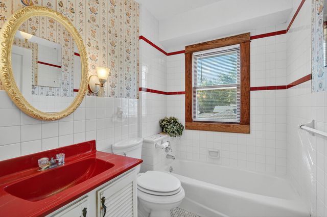 1007 N Howard Street, Indianola, IA 50125