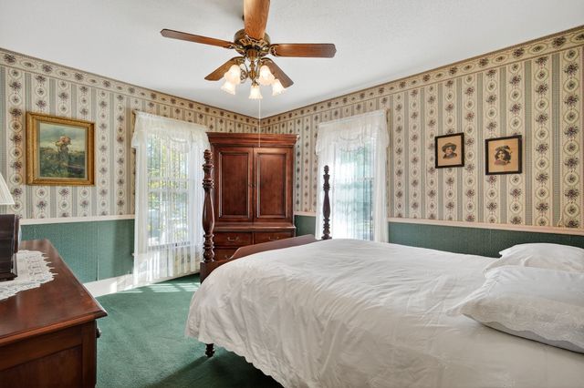 1007 N Howard Street, Indianola, IA 50125