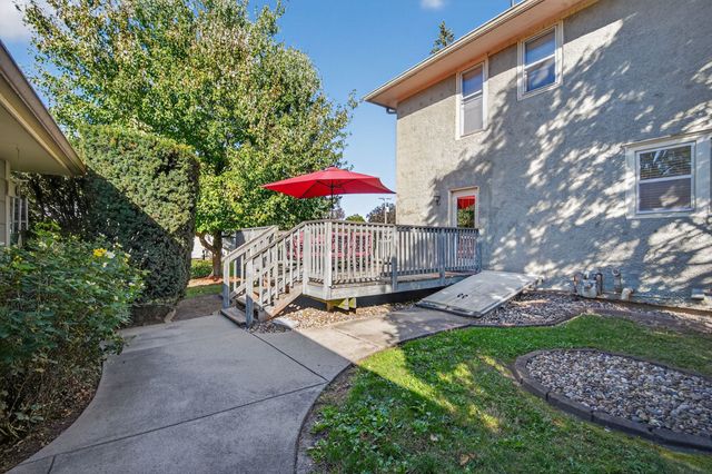 1007 N Howard Street, Indianola, IA 50125