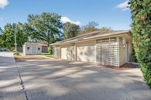 1007 N Howard Street, Indianola, IA 50125