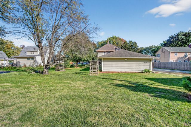 1007 N Howard Street, Indianola, IA 50125