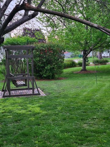 1007 N Howard Street, Indianola, IA 50125