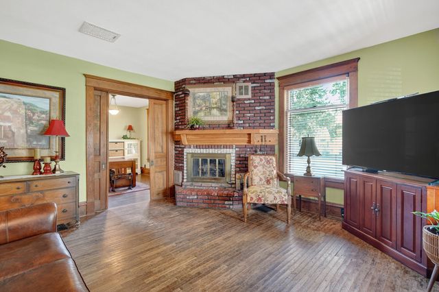 1007 N Howard Street, Indianola, IA 50125