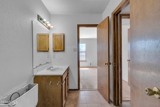 10740 Pleasant Hill Drive, El Paso, TX 79924