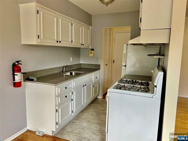 712 Cedar Lane 2, Teaneck, NJ 07666