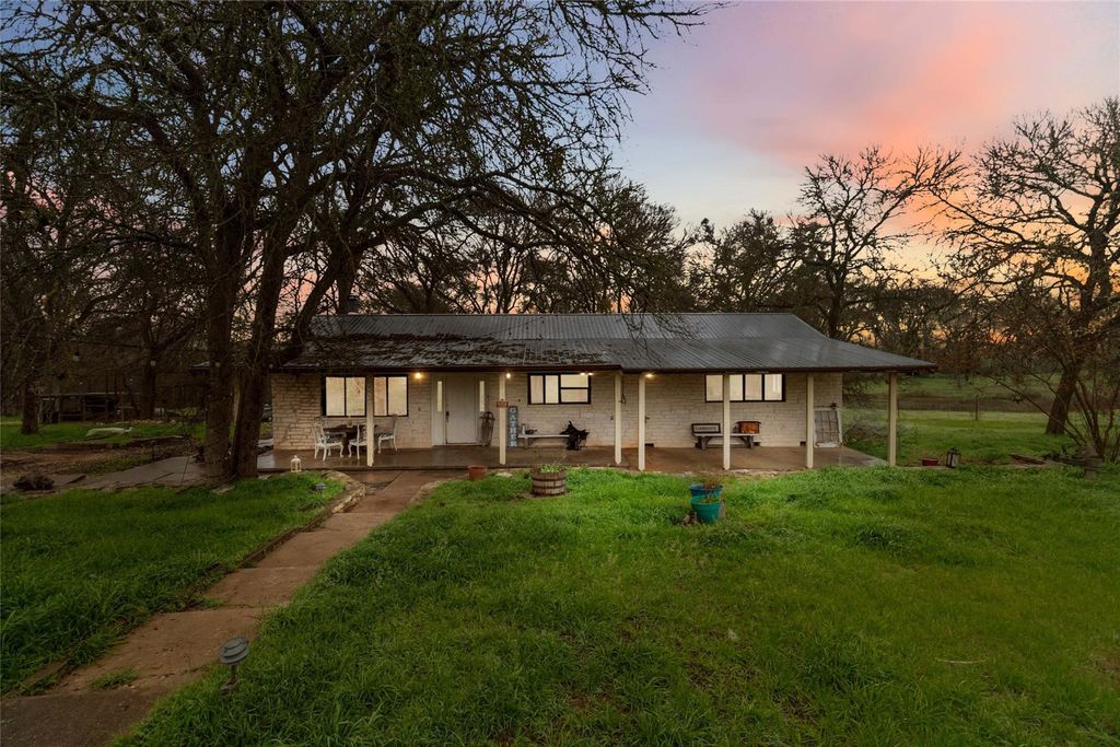 2048 FM 812, Dale, TX 78616
