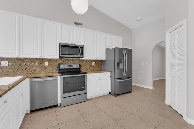 10635 NW 54th St, Doral, FL 33178