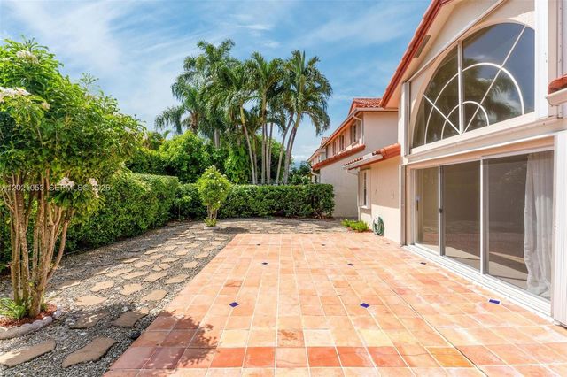 10635 NW 54th St, Doral, FL 33178