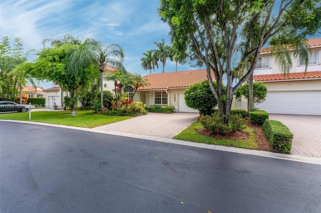 10635 NW 54th St, Doral, FL 33178