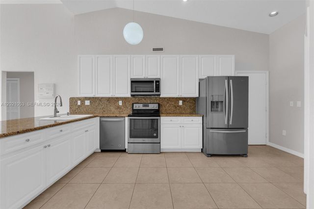 10635 NW 54th St, Doral, FL 33178