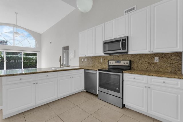10635 NW 54th St, Doral, FL 33178