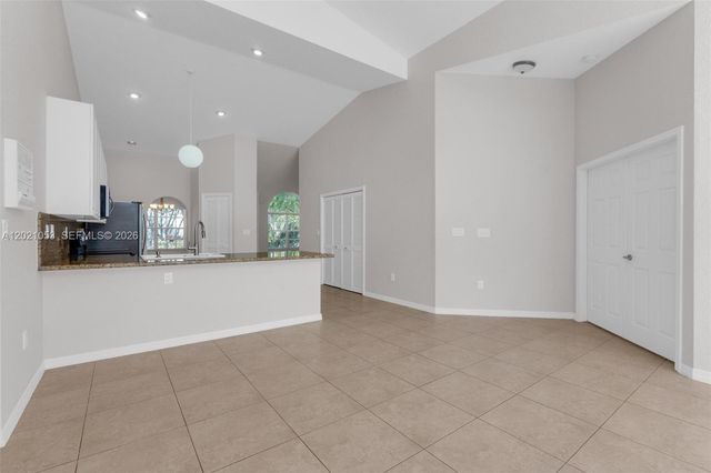 10635 NW 54th St, Doral, FL 33178