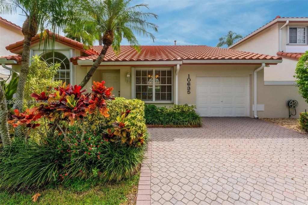 10635 NW 54th St, Doral, FL 33178