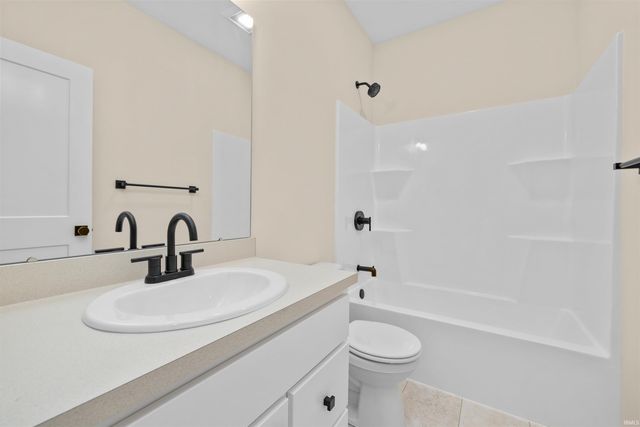 1004 E Hawthorn Lane, Columbia City, IN 46725