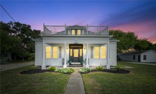 514 W 4th St, Sinton, TX 78387