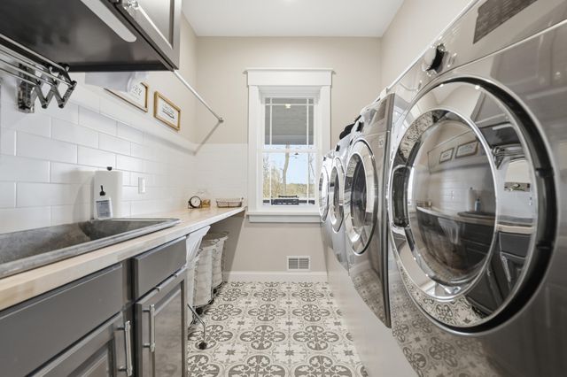 8035 Hidden Shores Drive, Fenton, MI 48430