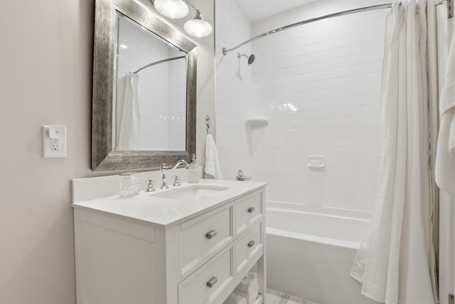 8035 Hidden Shores Drive, Fenton, MI 48430