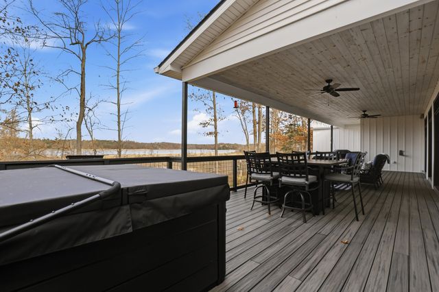 8035 Hidden Shores Drive, Fenton, MI 48430