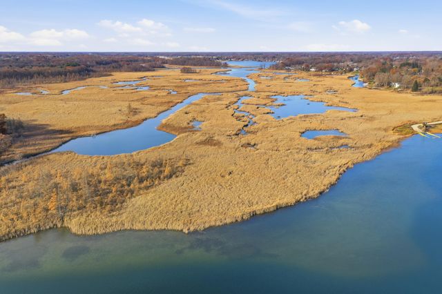 8035 Hidden Shores Drive, Fenton, MI 48430