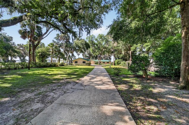 13200 E HIGHWAY 25, Ocklawaha, FL 32179