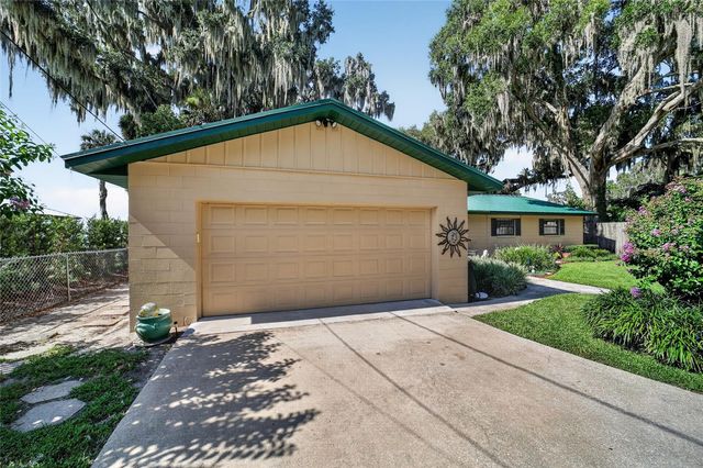 13200 E HIGHWAY 25, Ocklawaha, FL 32179