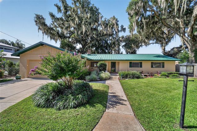 13200 E HIGHWAY 25, Ocklawaha, FL 32179