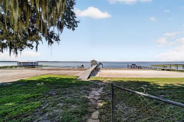 13200 E HIGHWAY 25, Ocklawaha, FL 32179