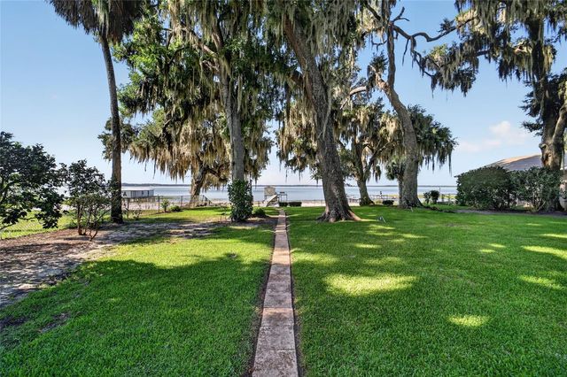 13200 E HIGHWAY 25, Ocklawaha, FL 32179