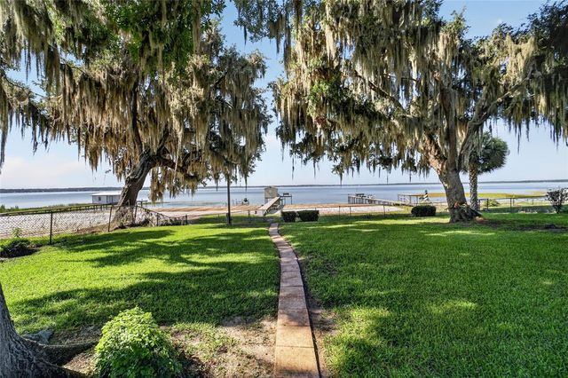 13200 E HIGHWAY 25, Ocklawaha, FL 32179
