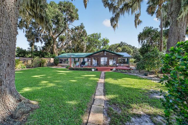 13200 E HIGHWAY 25, Ocklawaha, FL 32179