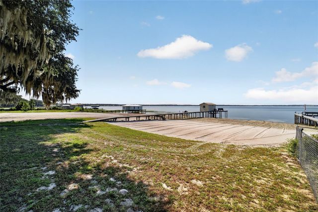 13200 E HIGHWAY 25, Ocklawaha, FL 32179