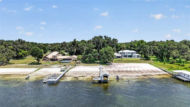 13200 E HIGHWAY 25, Ocklawaha, FL 32179