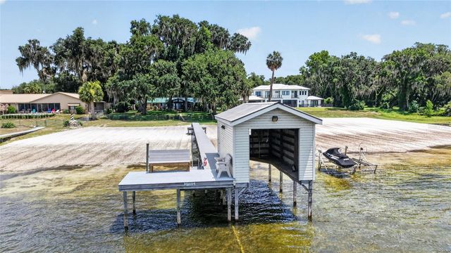 13200 E HIGHWAY 25, Ocklawaha, FL 32179
