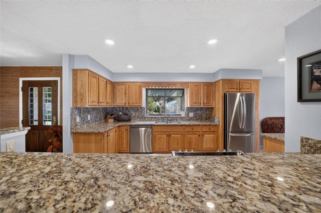 13200 E HIGHWAY 25, Ocklawaha, FL 32179