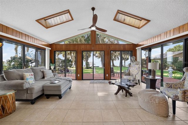 13200 E HIGHWAY 25, Ocklawaha, FL 32179