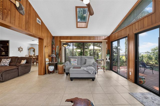 13200 E HIGHWAY 25, Ocklawaha, FL 32179