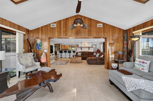 13200 E HIGHWAY 25, Ocklawaha, FL 32179